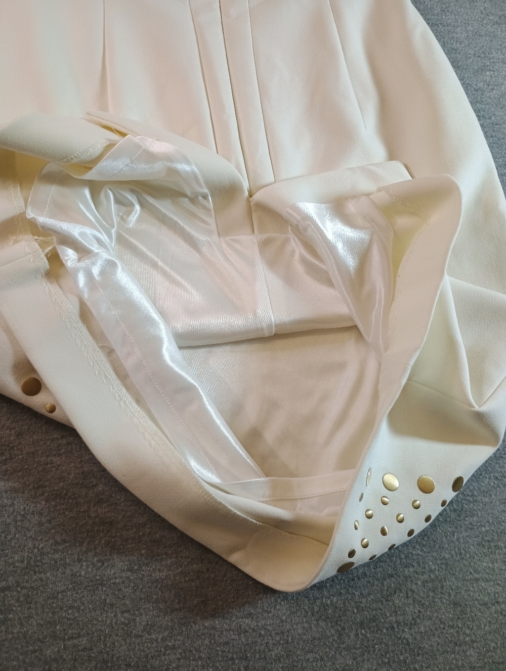 Antonio Melani Women's Size 2 Sleeveless Cream Dress with Gold Stud Detail - Picture 14 of 15